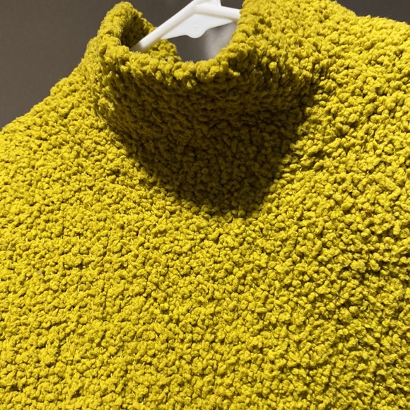 Green Turtle Neck Blouse - Picture 1 of 4